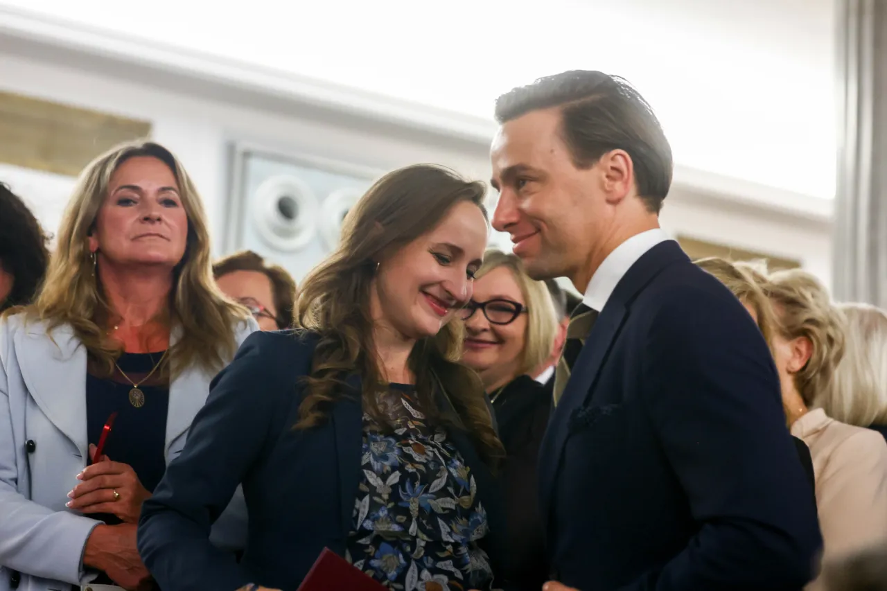 Zdjęcie Kim jest żona Bosaka: poznaj prawdziwą twarz Kariny - polityka i matka