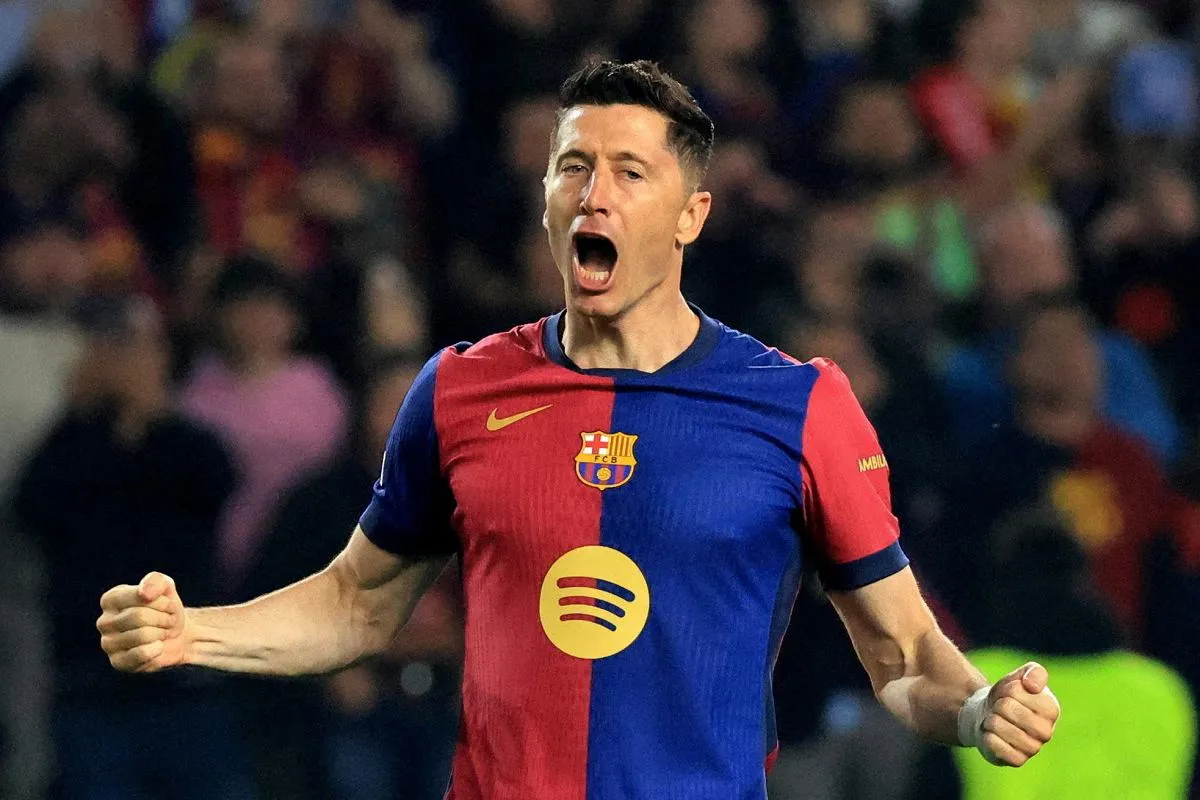 Robert Lewandowski w koszulce FC Barcelona