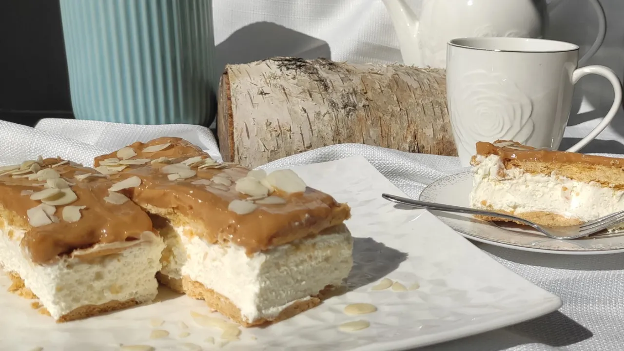 Ciasto Kr&oacute;wka Delecta z orzechami i karmelem