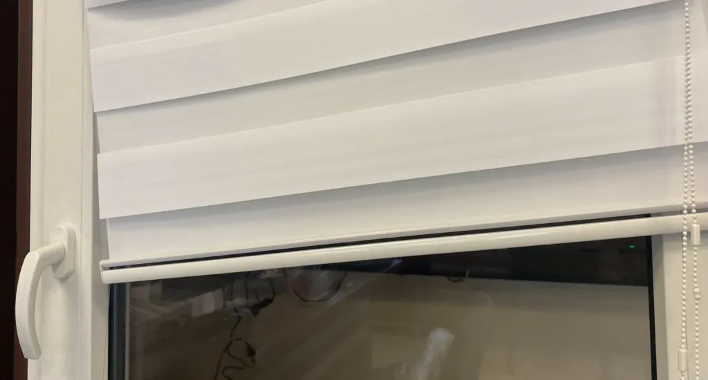 Krzywo zwinięta roleta problem