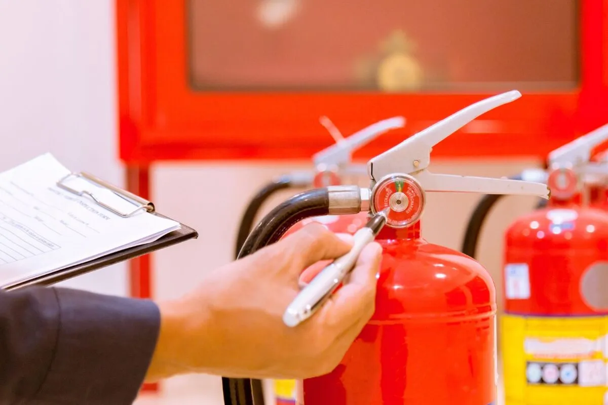 Etapy przeglądu gaśnicy
