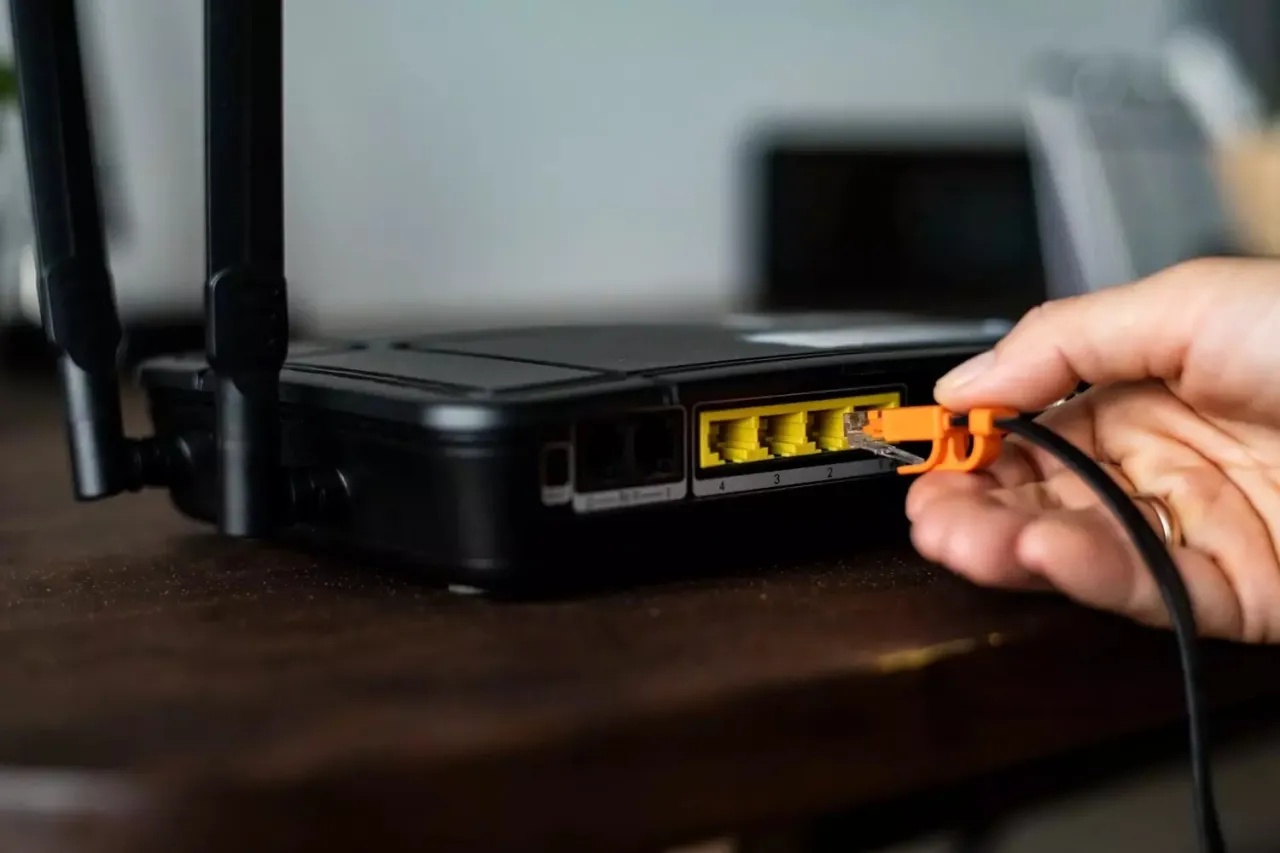 Zdjęcie Jak podłączyć router do telewizora kablem i cieszyć się stabilnym internetem
