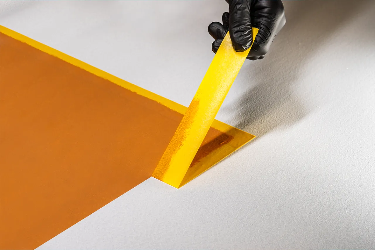 uszczelnianie taśmy malarskiej akrylem krok po kroku