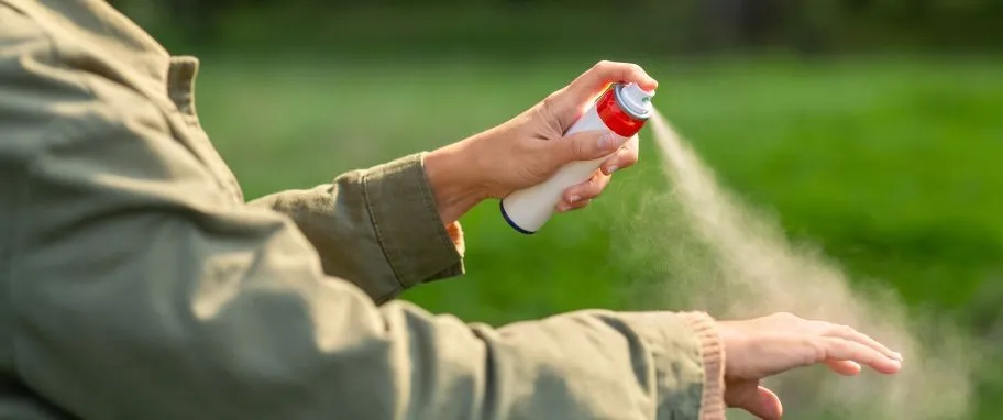 Skuteczne repelenty na komary