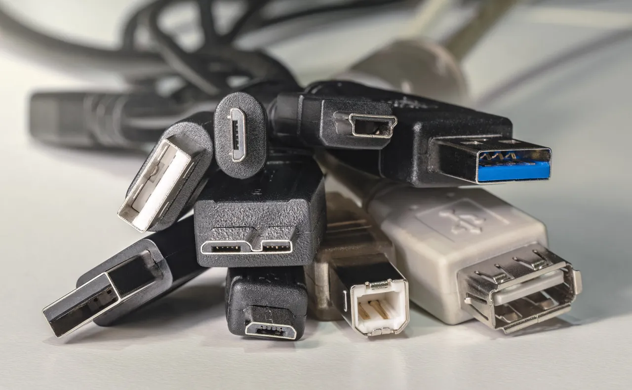 rodzaje portów USB-A i USB-C w komputerze