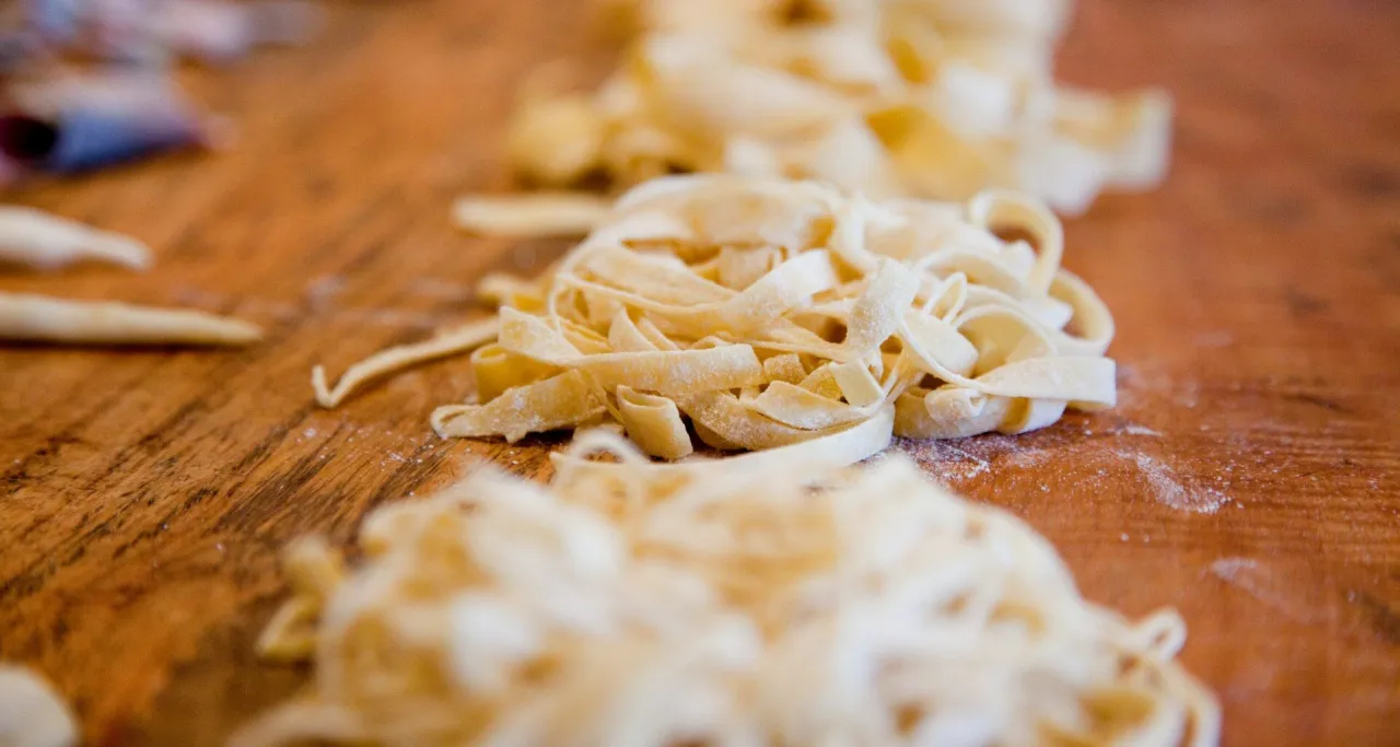 Zdjęcie Czy pies może jeść makaron? Sprawdź, co musisz wiedzieć o diecie psa