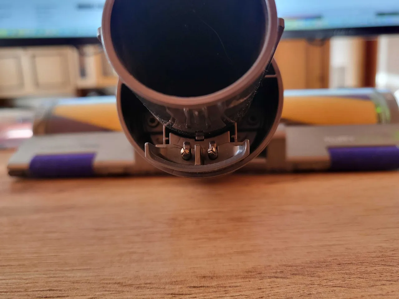 Dyson V15 Detect z elektroszczotką Fluffy Optic