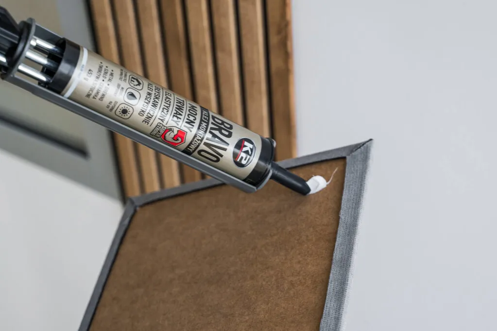 Sposoby nakładania kleju na panele tapicerowane