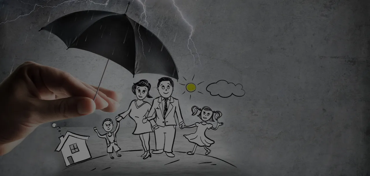 Dłonie trzymające parasol, symbol ochrony prawnej