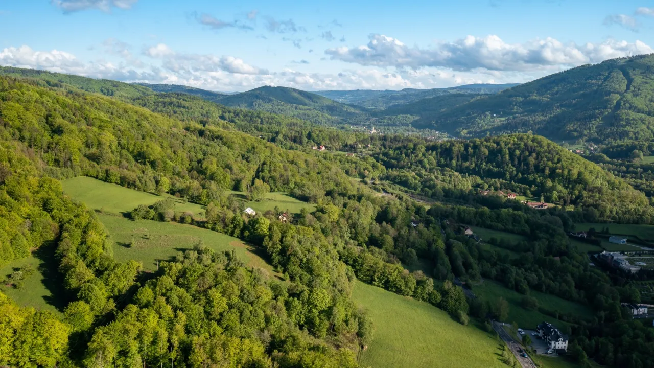 Malownicze położenie Szczyrku w Beskidzie Śląskim