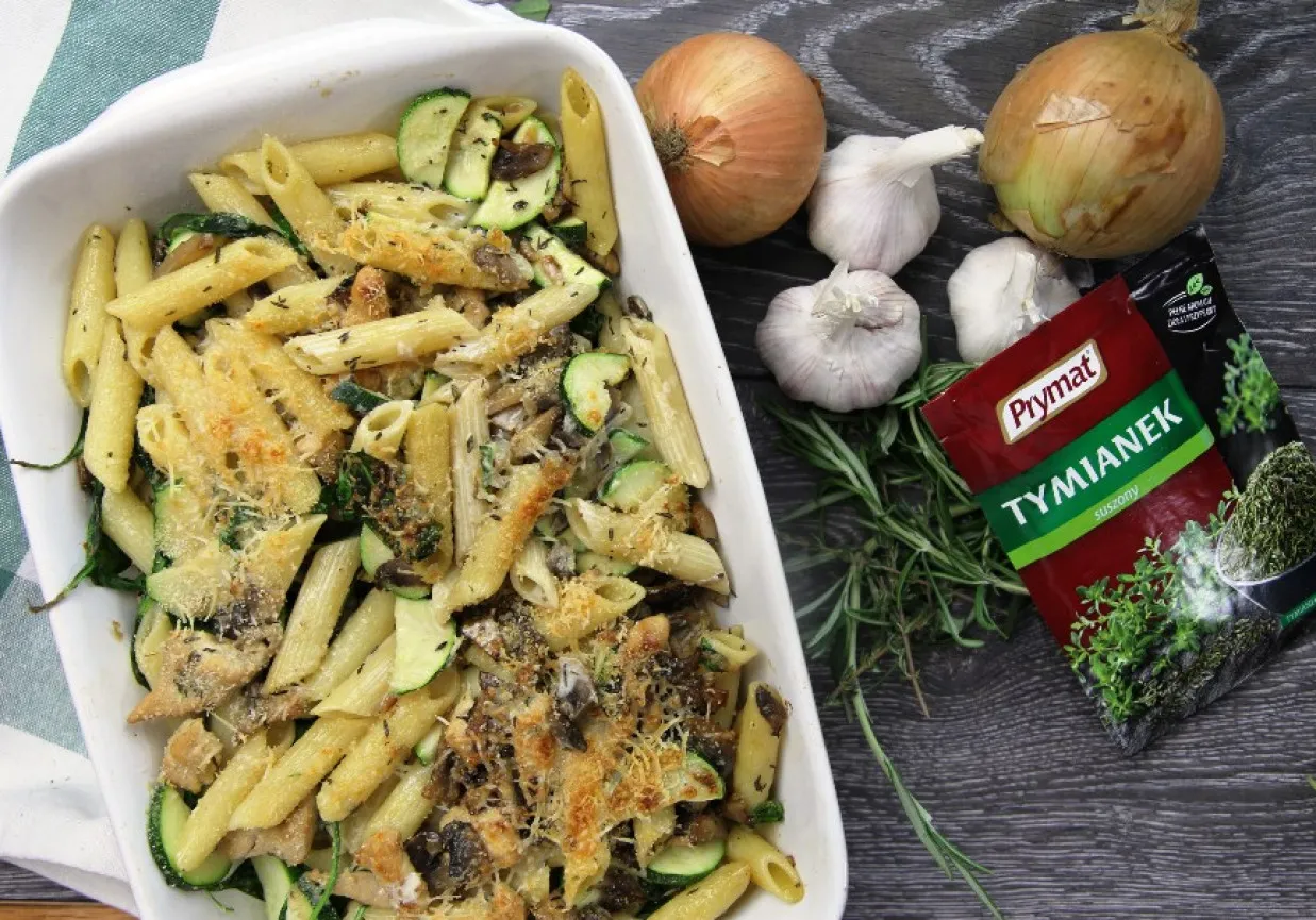 Różne warianty zapiekanki makaronowej