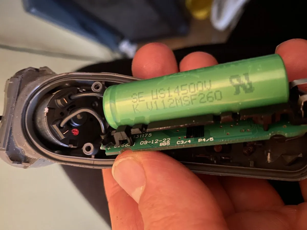 wymiana akumulatora golarka philips lutowanie