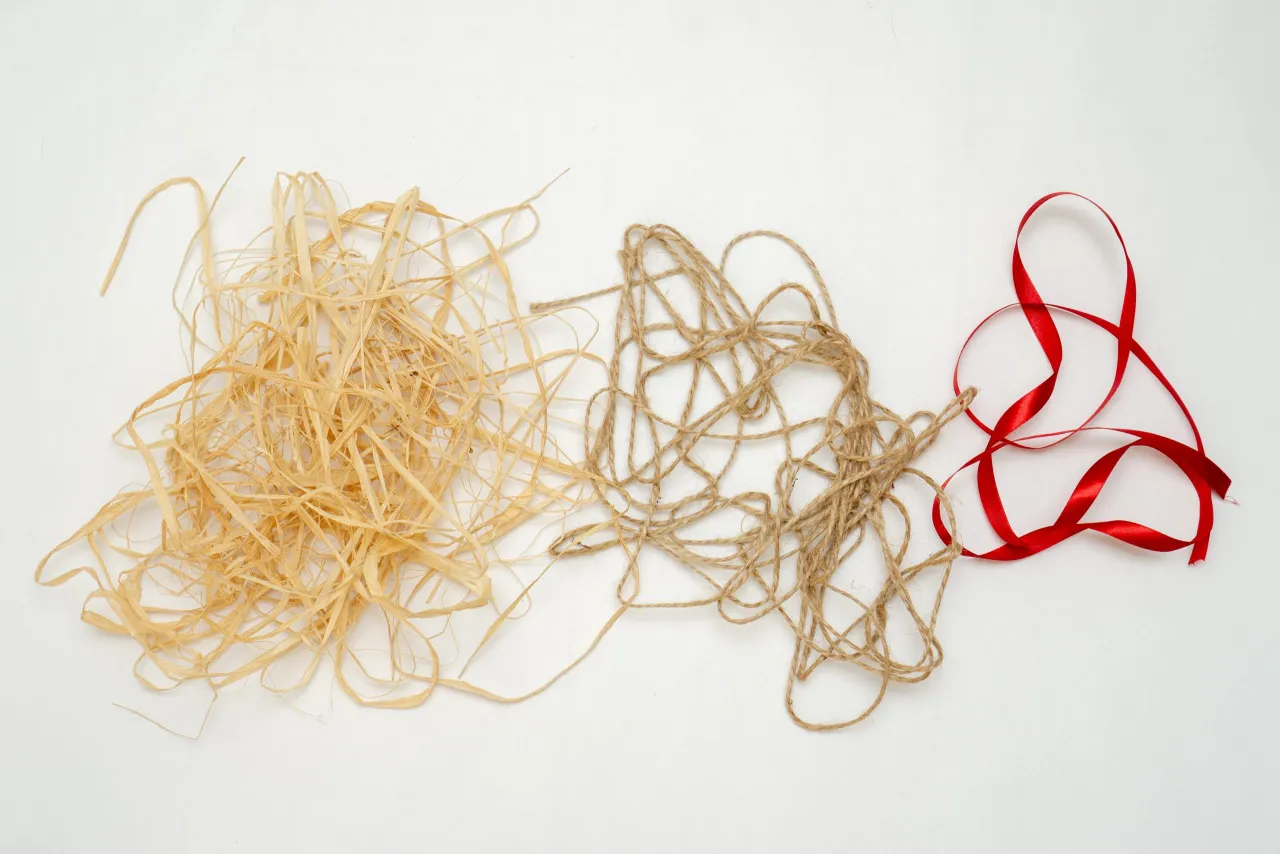 wiązanie prezent&oacute;w nietypowe kształty