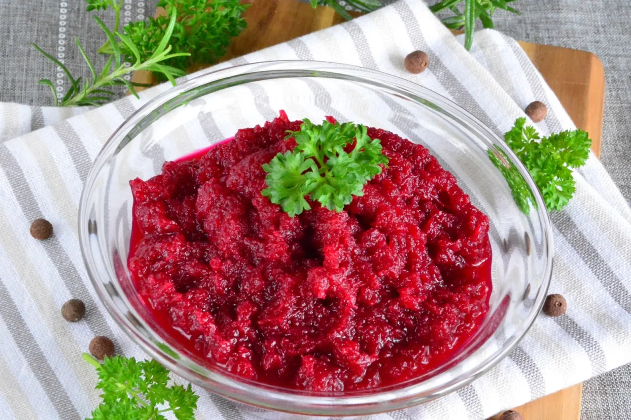 ćwikła z chrzanem i sos tatarski