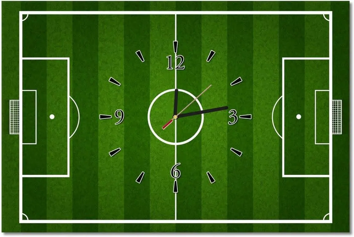 Boisko piłkarskie z zegarem pokazującym 90 minut