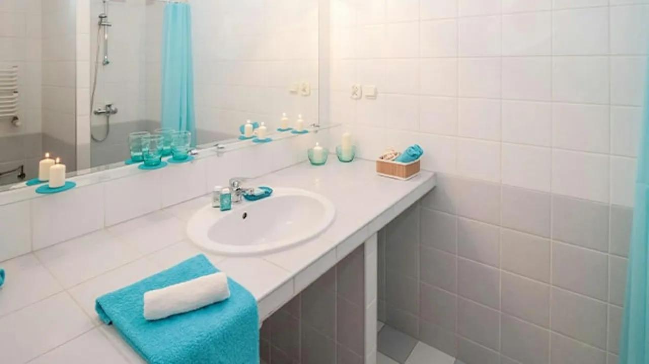 Przygotowanie płytek do malowania: mycie i szlifowanie