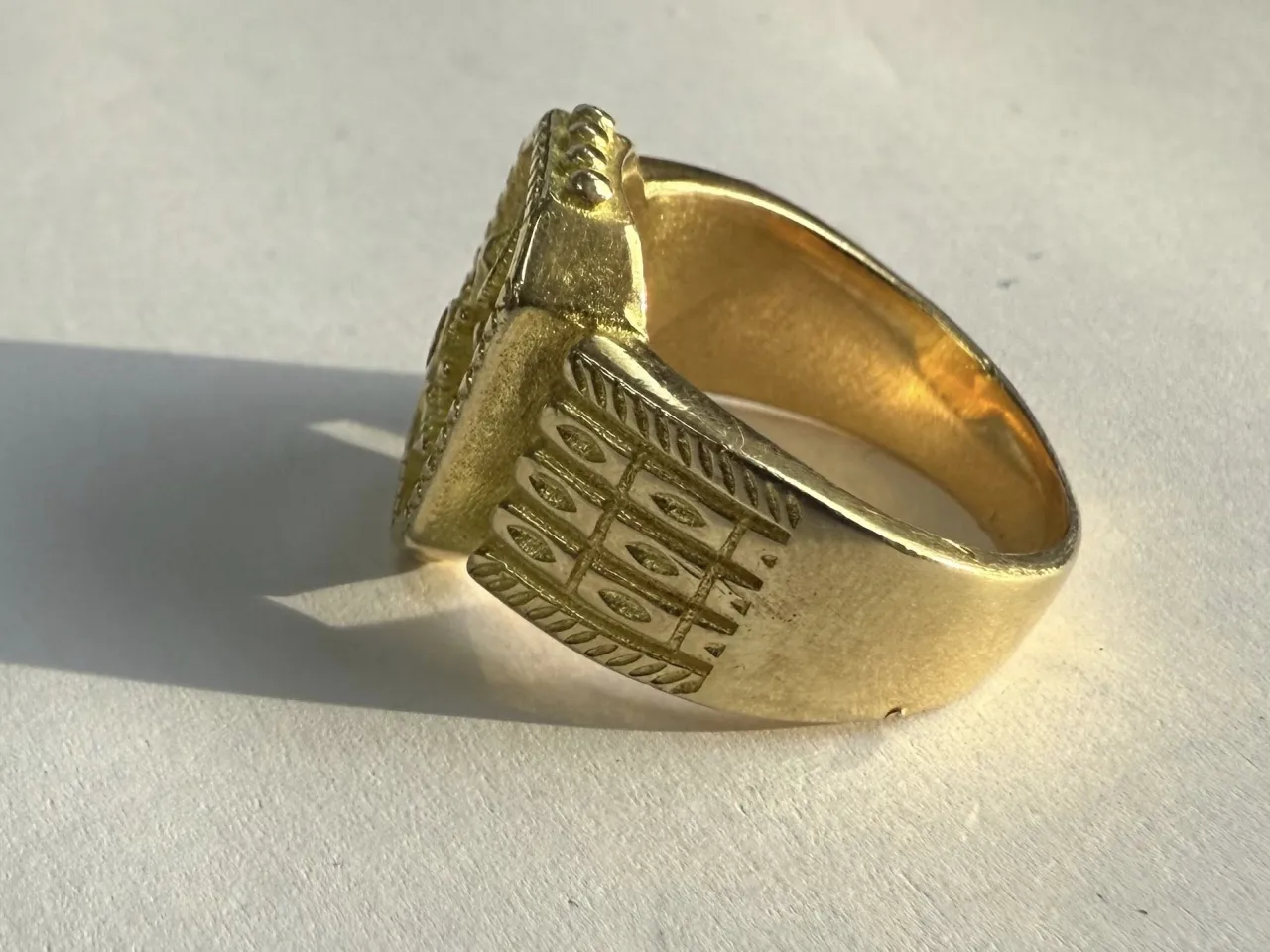 fałszywe złoto tombak podr&oacute;bki biżuterii