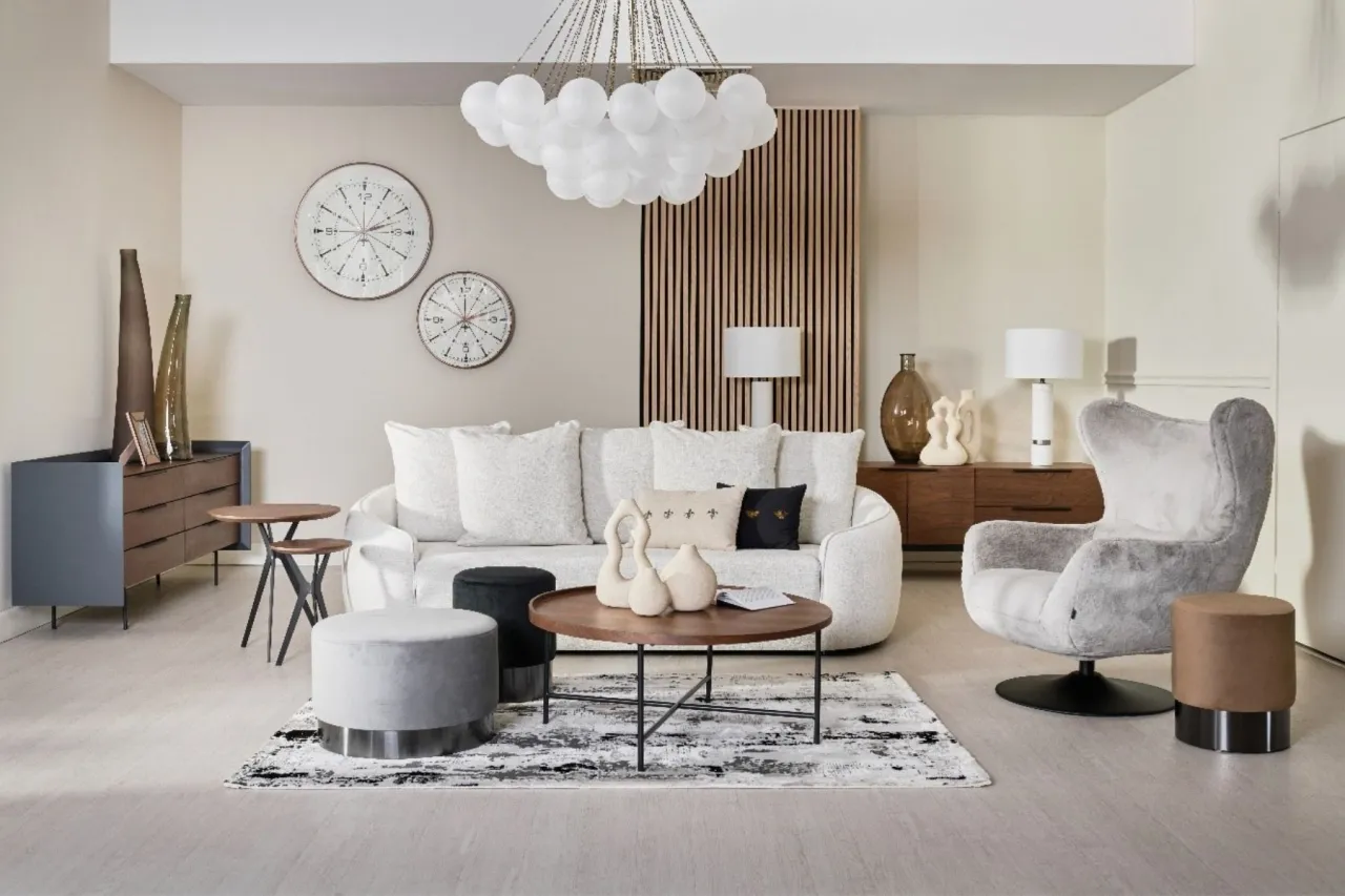 Kolory dodatków do białego salonu