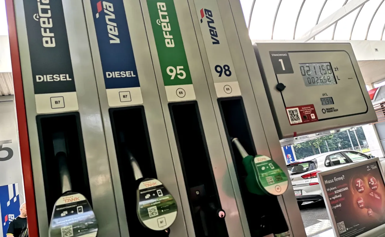 Mapa szlak&oacute;w dostaw ropy naftowej