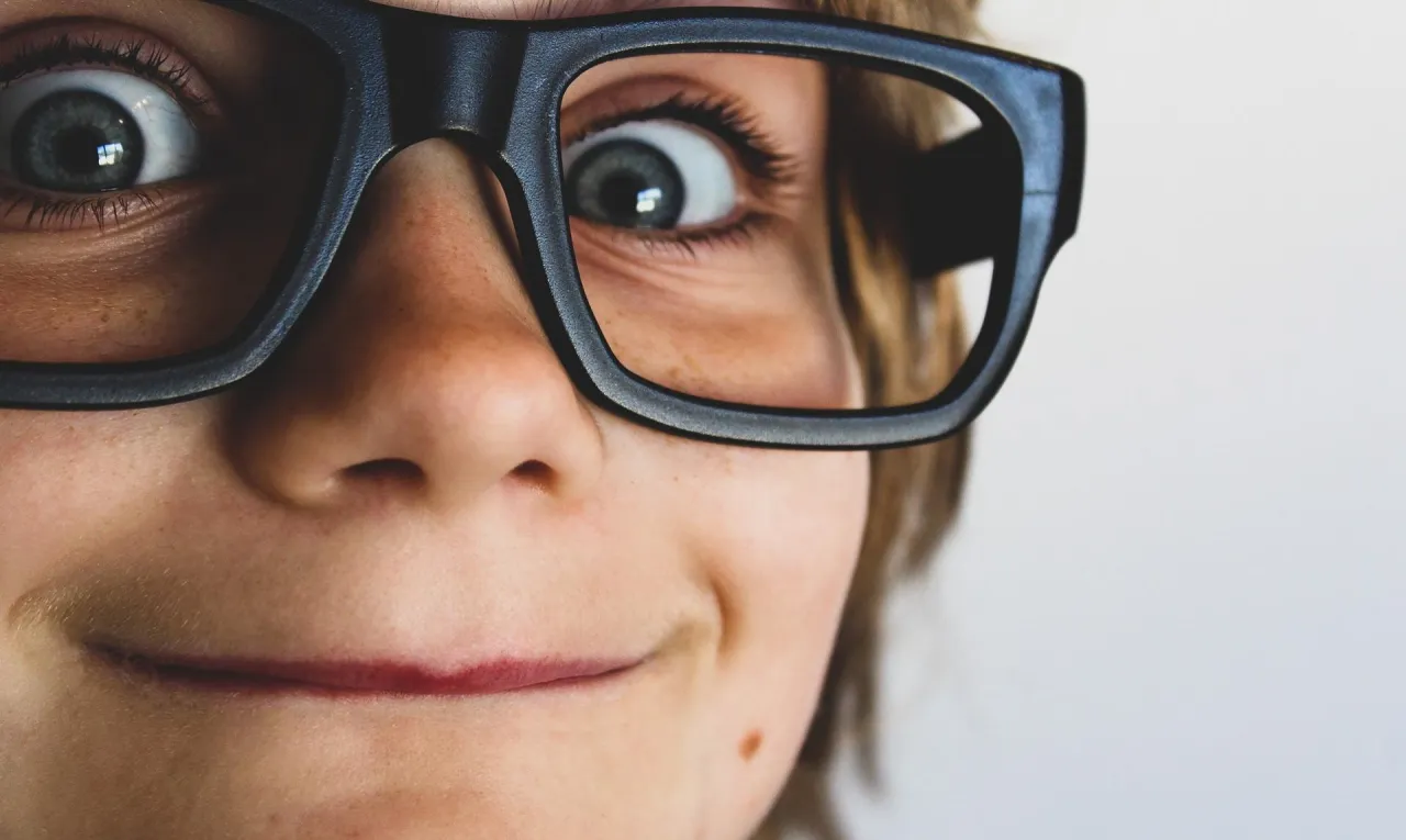 aplikacja do wirtualnej przymiarki okularów AR