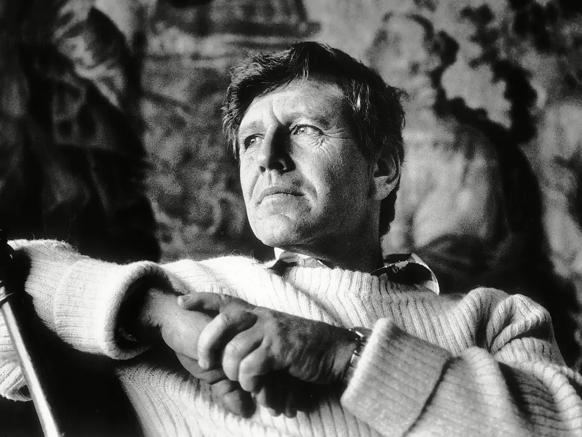 Amos Oz Black Box characters relationships