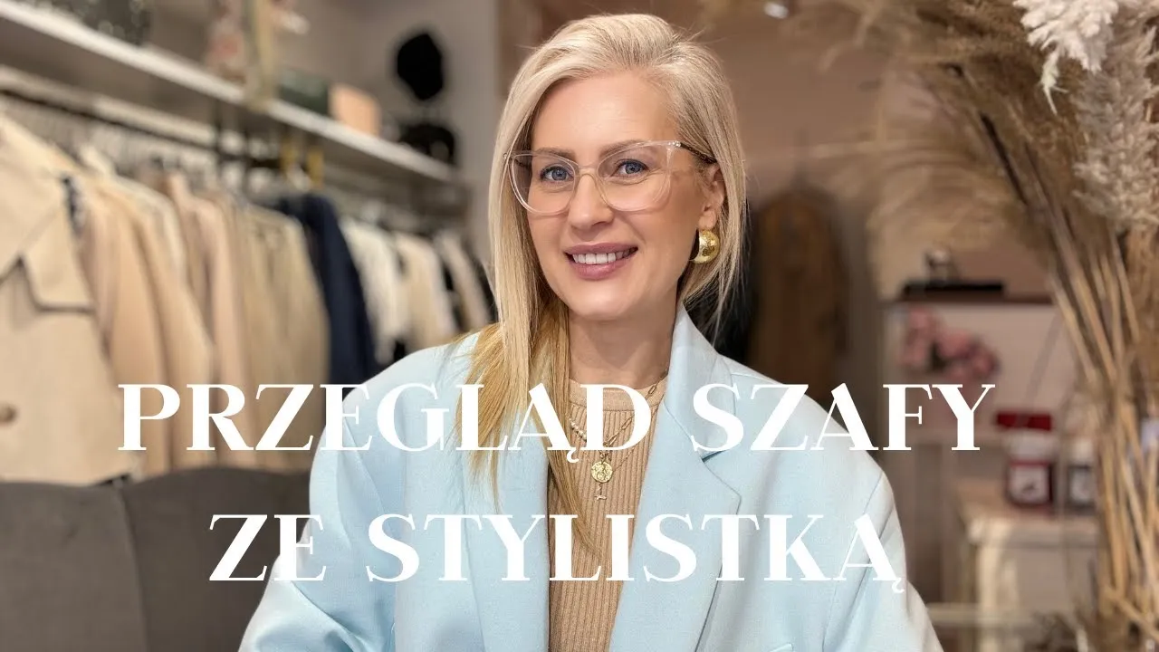 kobieta przeglądająca szafę, modowe dylematy