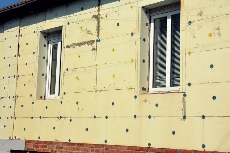 Błędy montażu kołków w elewacji styropianowej