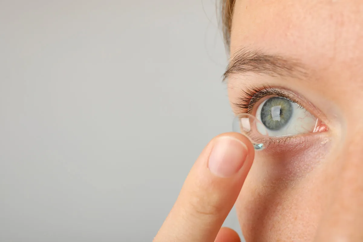 przygotowanie do zdejmowania soczewek higiena