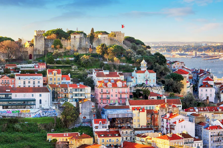 city break Europa, urokliwe uliczki Rzymu, widoki Lizbona