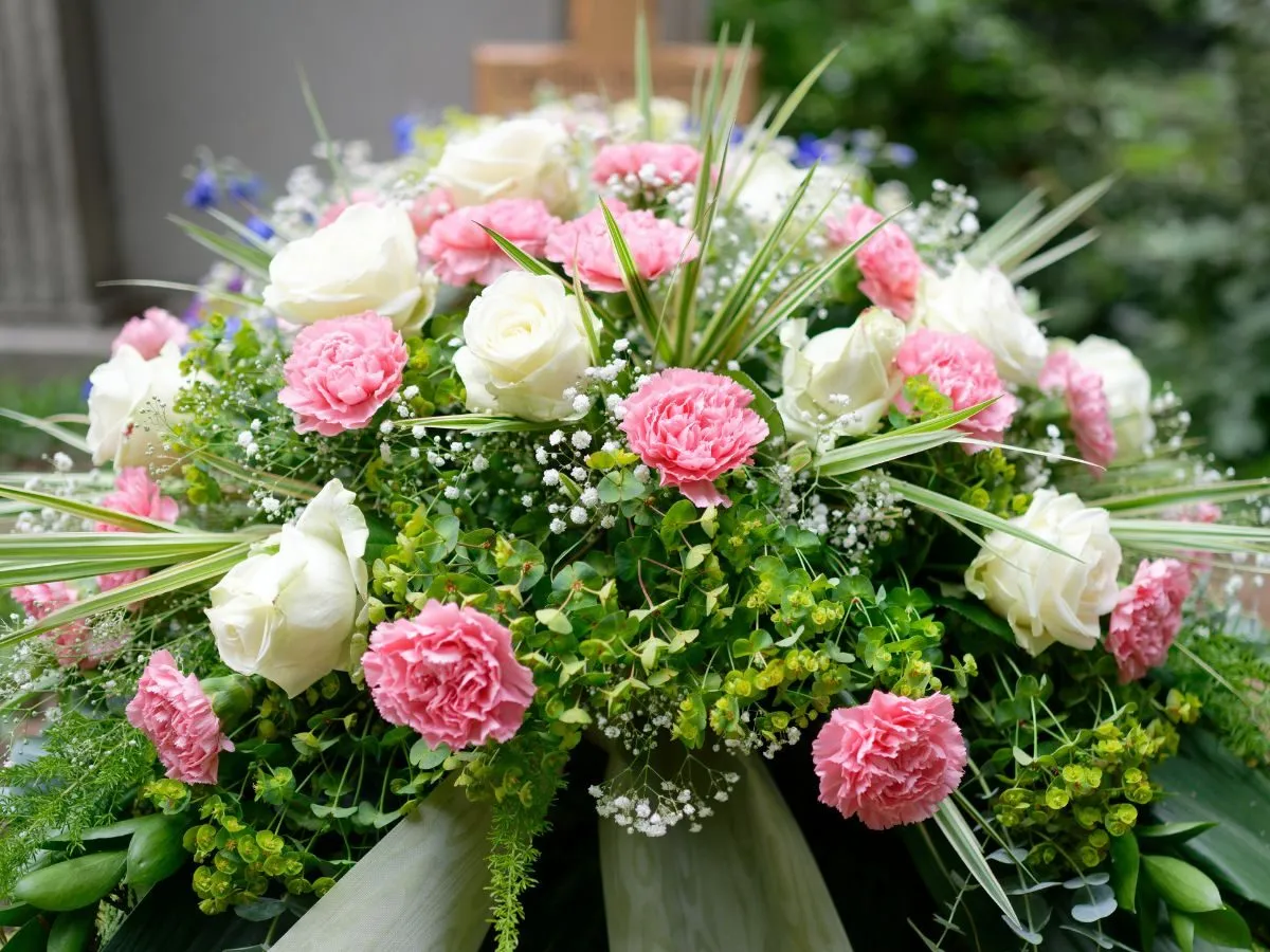 inspiracje bukiety na cmentarz r&oacute;żne okazje