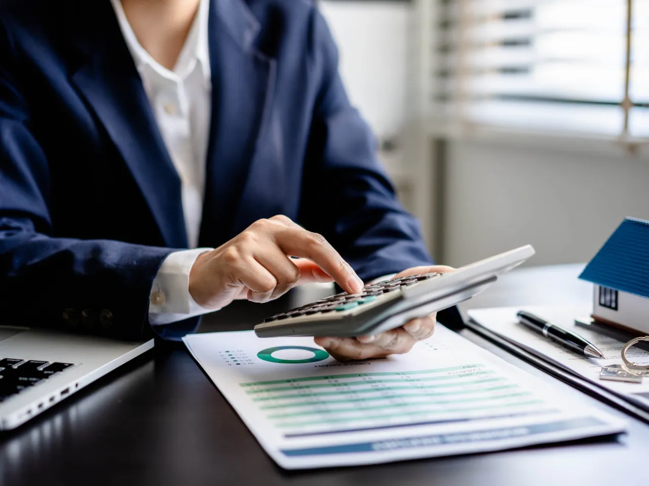 porównanie kosztów czynszu wspólnota spółdzielnia infografika