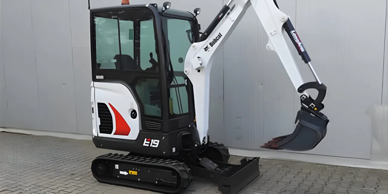 Nowa minikoparka Bobcat E19 gotowa do pracy.