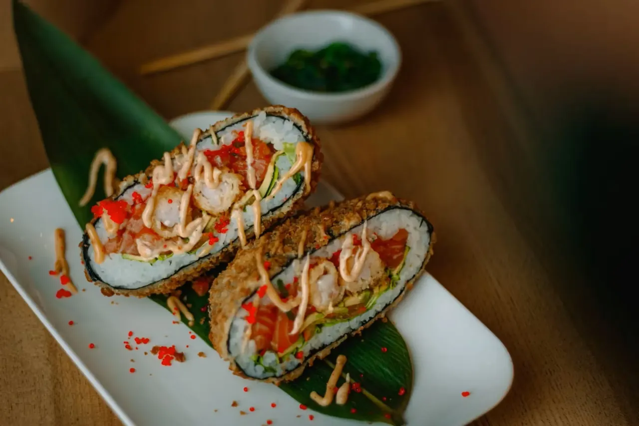 r&oacute;żnorodne dania kuchni świata pizza sushi burger