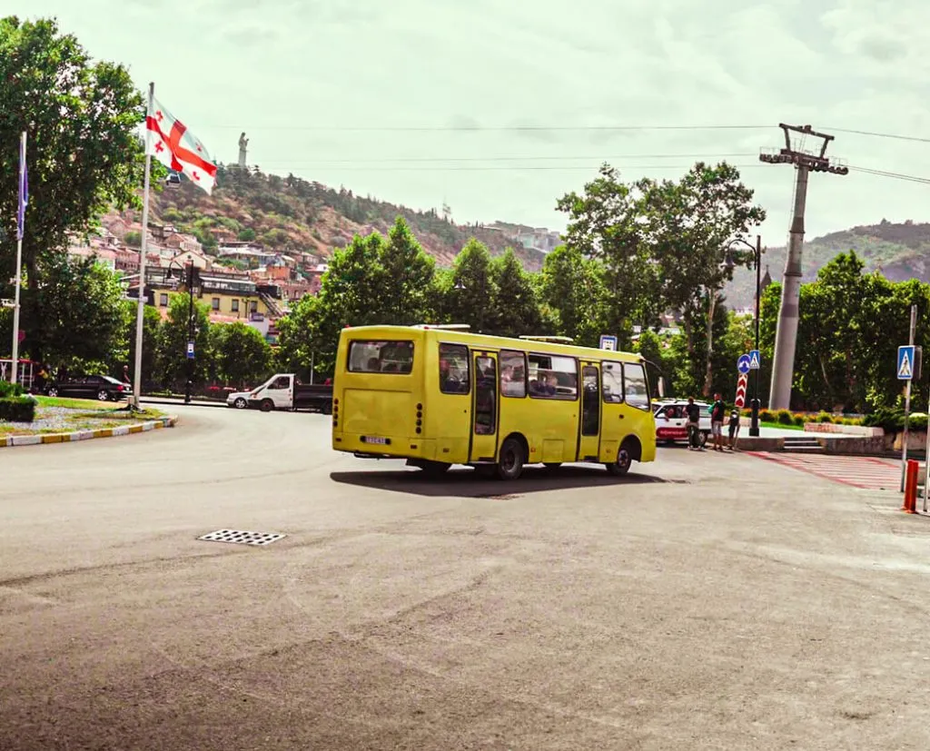 gruzja marszrutka ruch drogowy