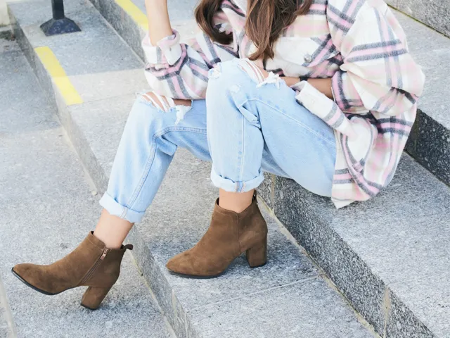 Stylizacje z botkami i wąskimi spodniami