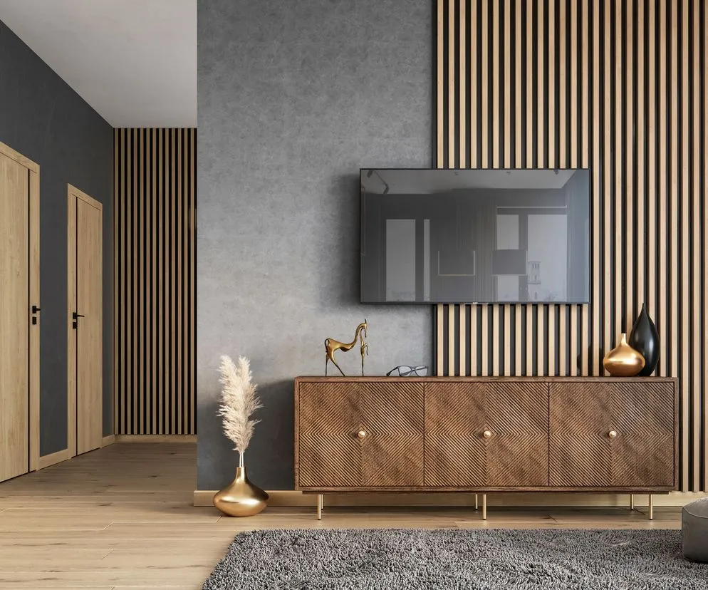 lamele drewniane na ścianie w salonie