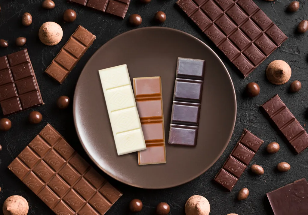 r&oacute;żne rodzaje czekolady gorzka mleczna biała