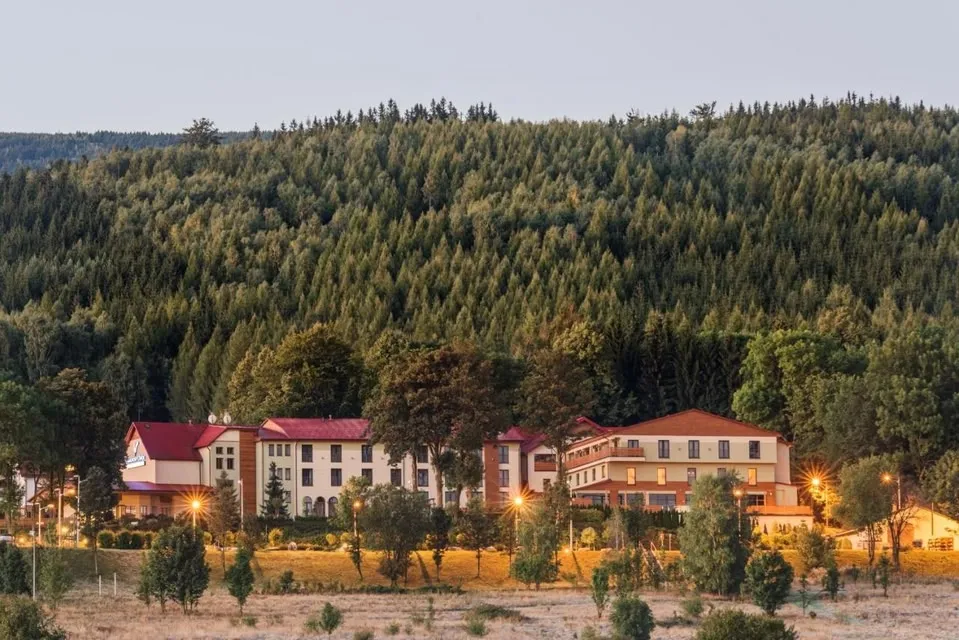 Por&oacute;wnanie hoteli Świerad&oacute;w-Zdr&oacute;j