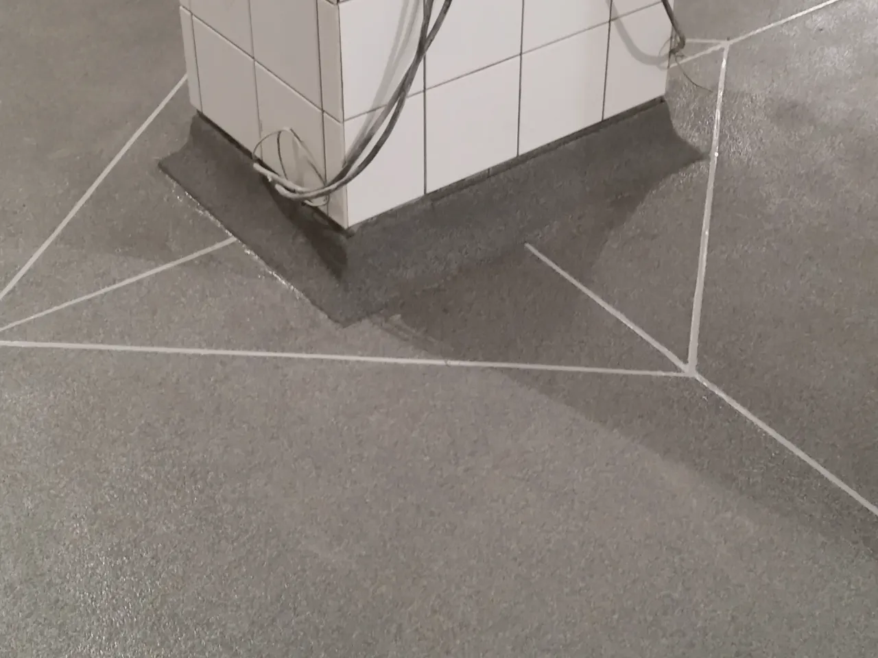 Pęknięcia w posadzce betonowej rodzaje