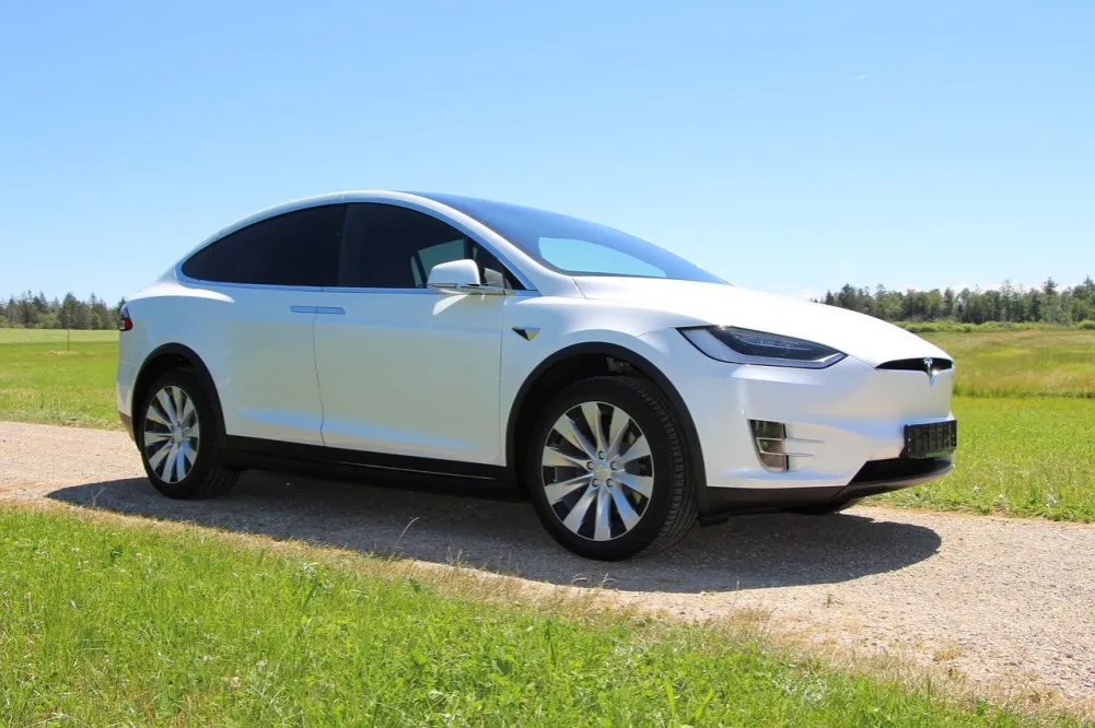 Zdjęcie Ile kosztuje najdroższa tesla? Ceny modelu X Plaid i opcje dodatkowe