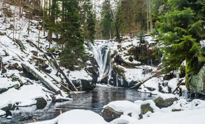 Wodospad Kamieńczyka w Karkonoszach zimą