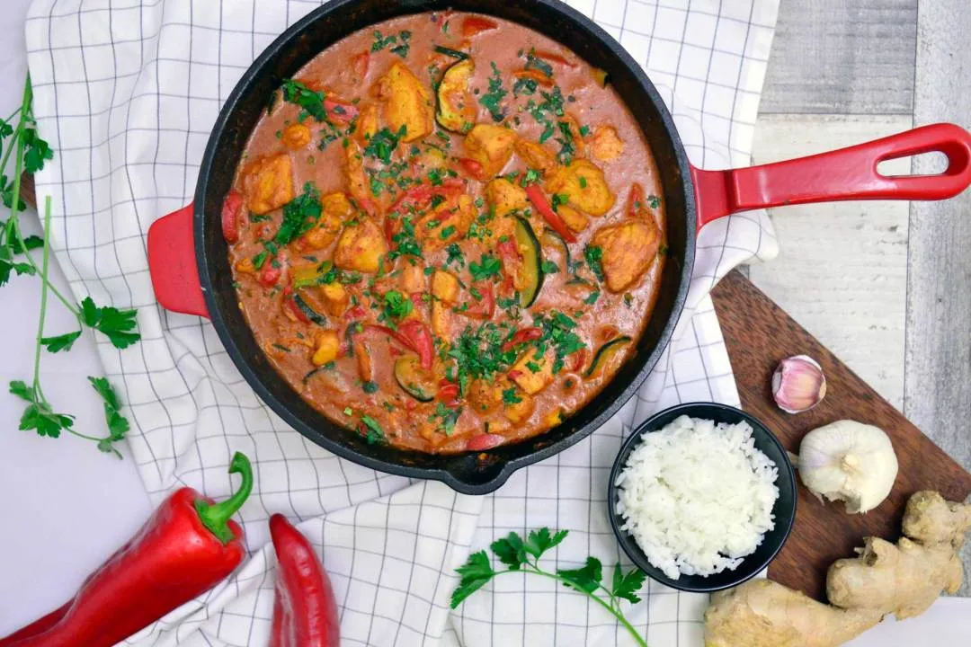 czerwone curry z kurczakiem i warzywami