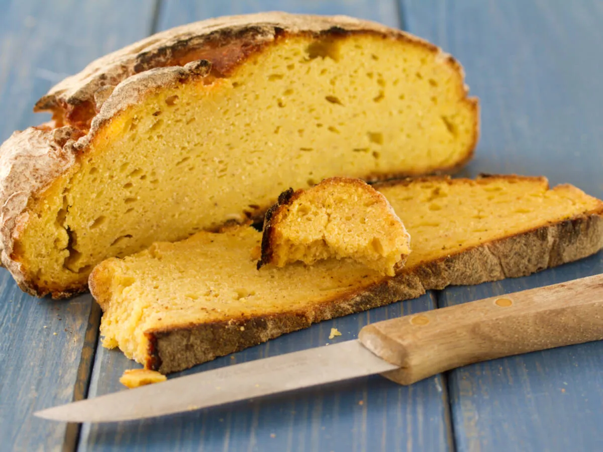 pieczenie puszystego chleba kukurydzianego