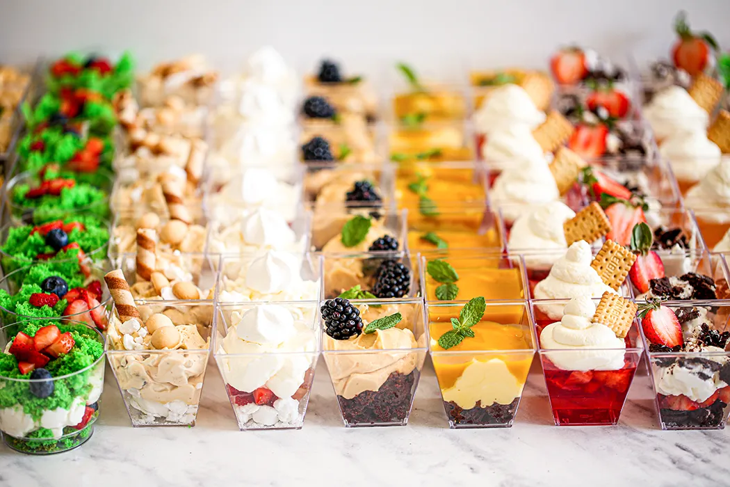 Mini deserki na słodki stół, różnorodne monoporcje