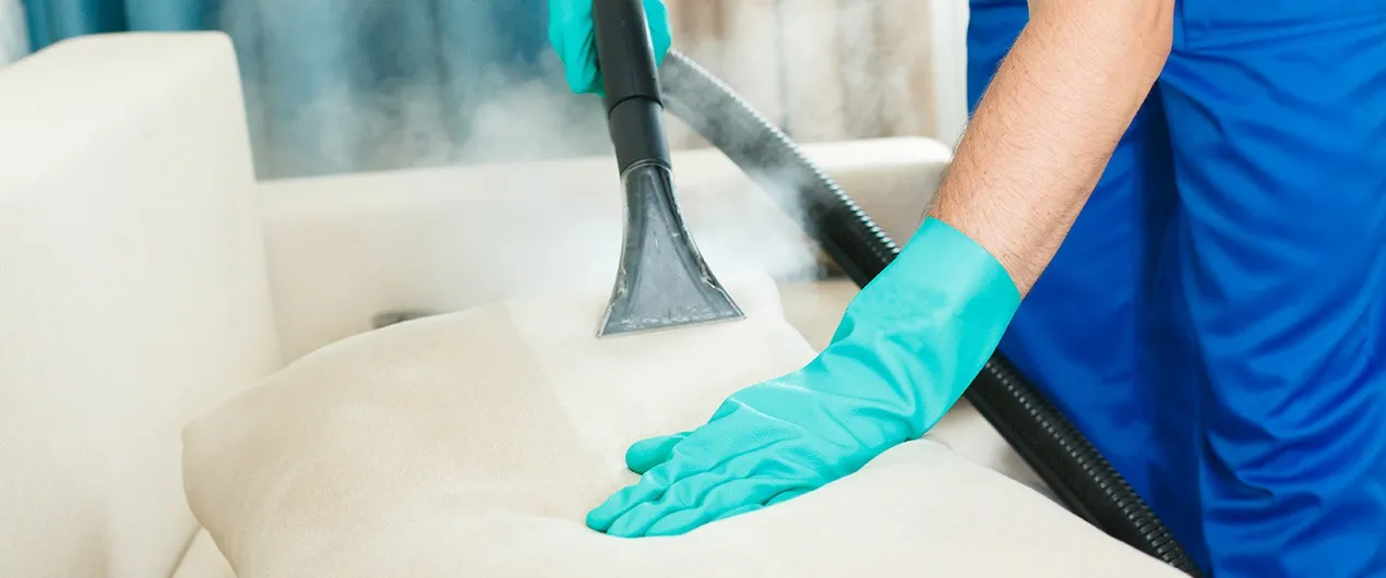 skuteczne środki do czyszczenia tapicerki kanapy