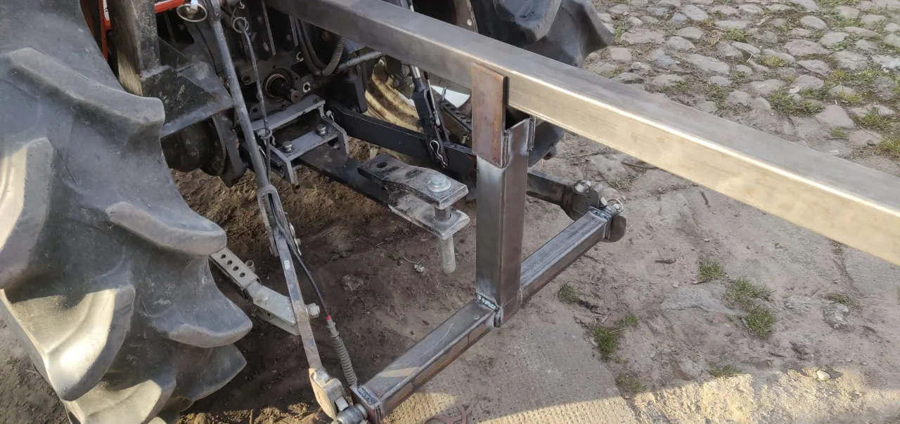 Schemat ładowacza na tył ciągnika