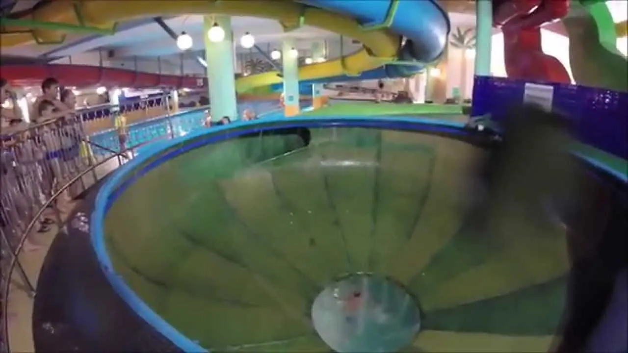 Park Wodny Tropicana w hotelu Gołębiewski zjeżdżalnie