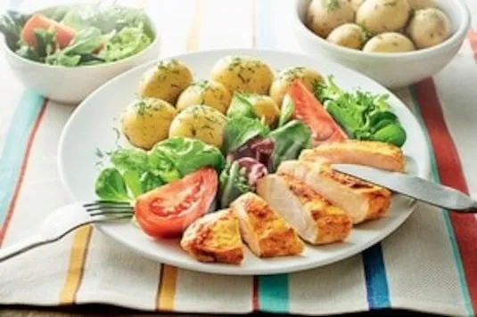 różnorodne dania z kurczaka, inspiracje obiadowe