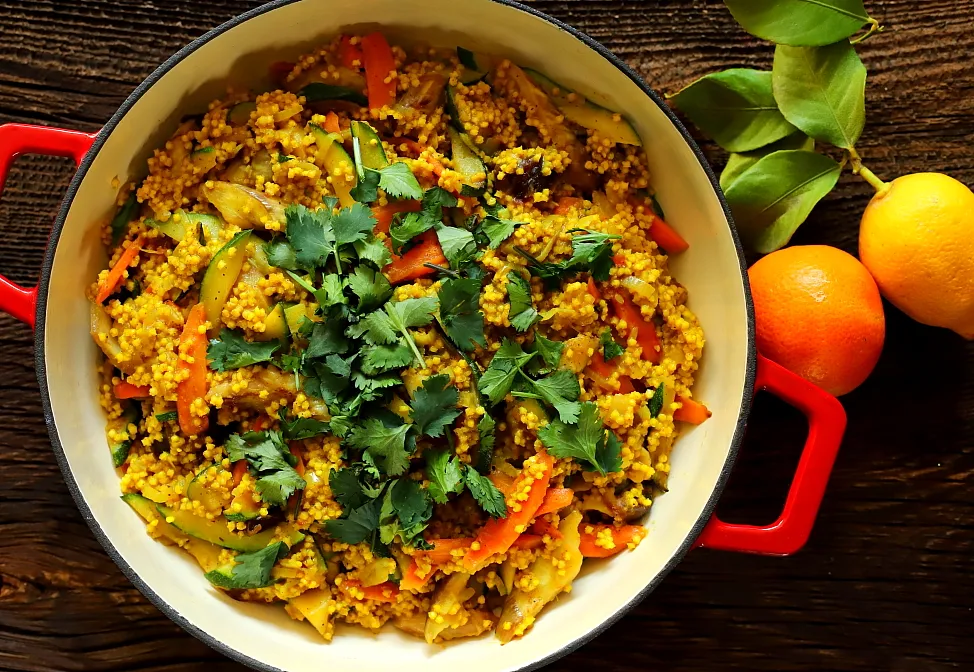 kuchnia z kaszą jaglaną i miarkami