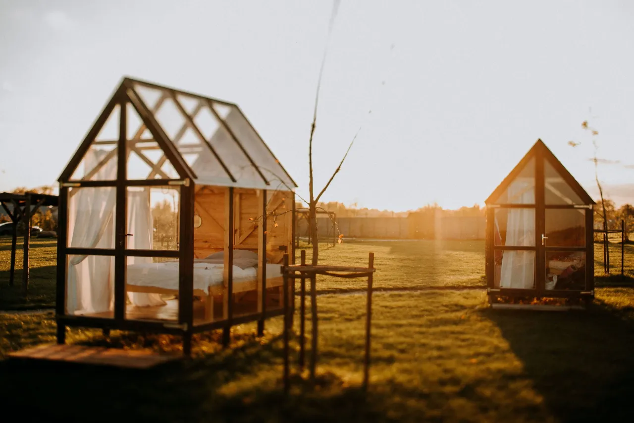 alternatywne noclegi Polska agroturystyka hostel glamping